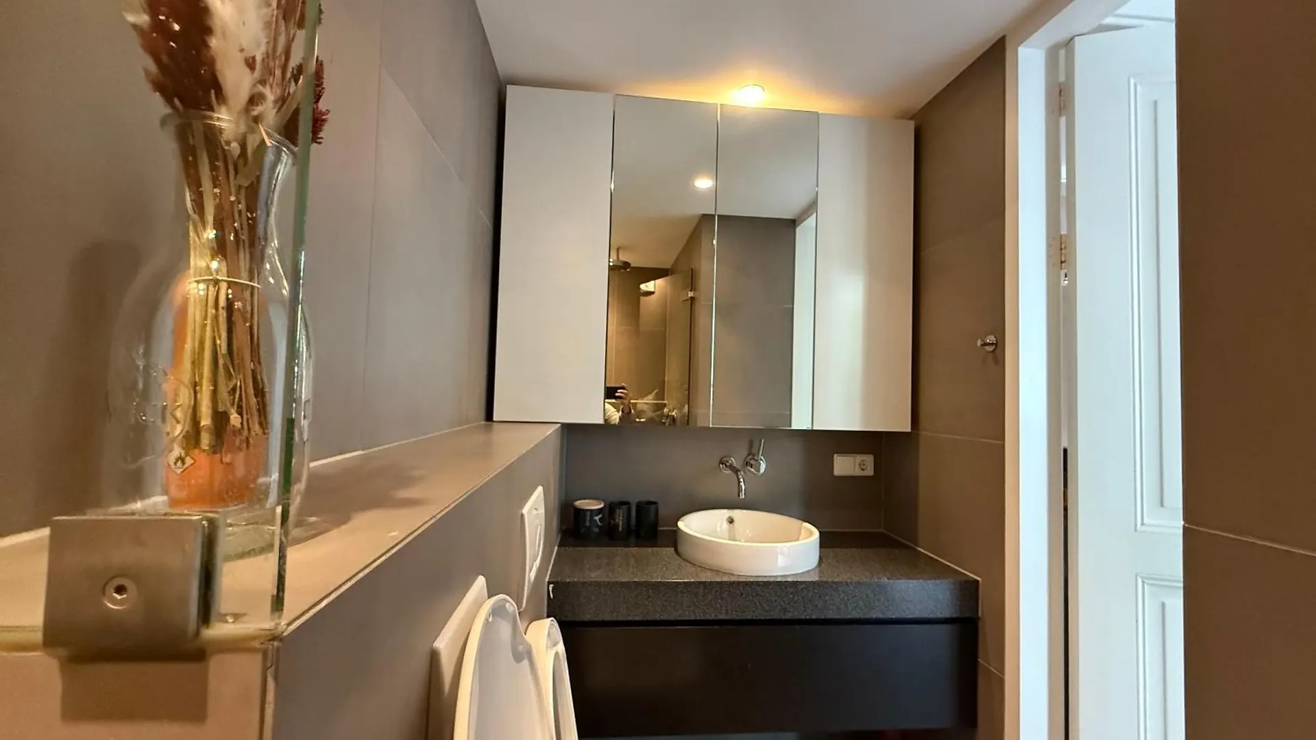 Elegant Canal-Side Apartment In Heart Of Amsterdam 0*,  Netherlands