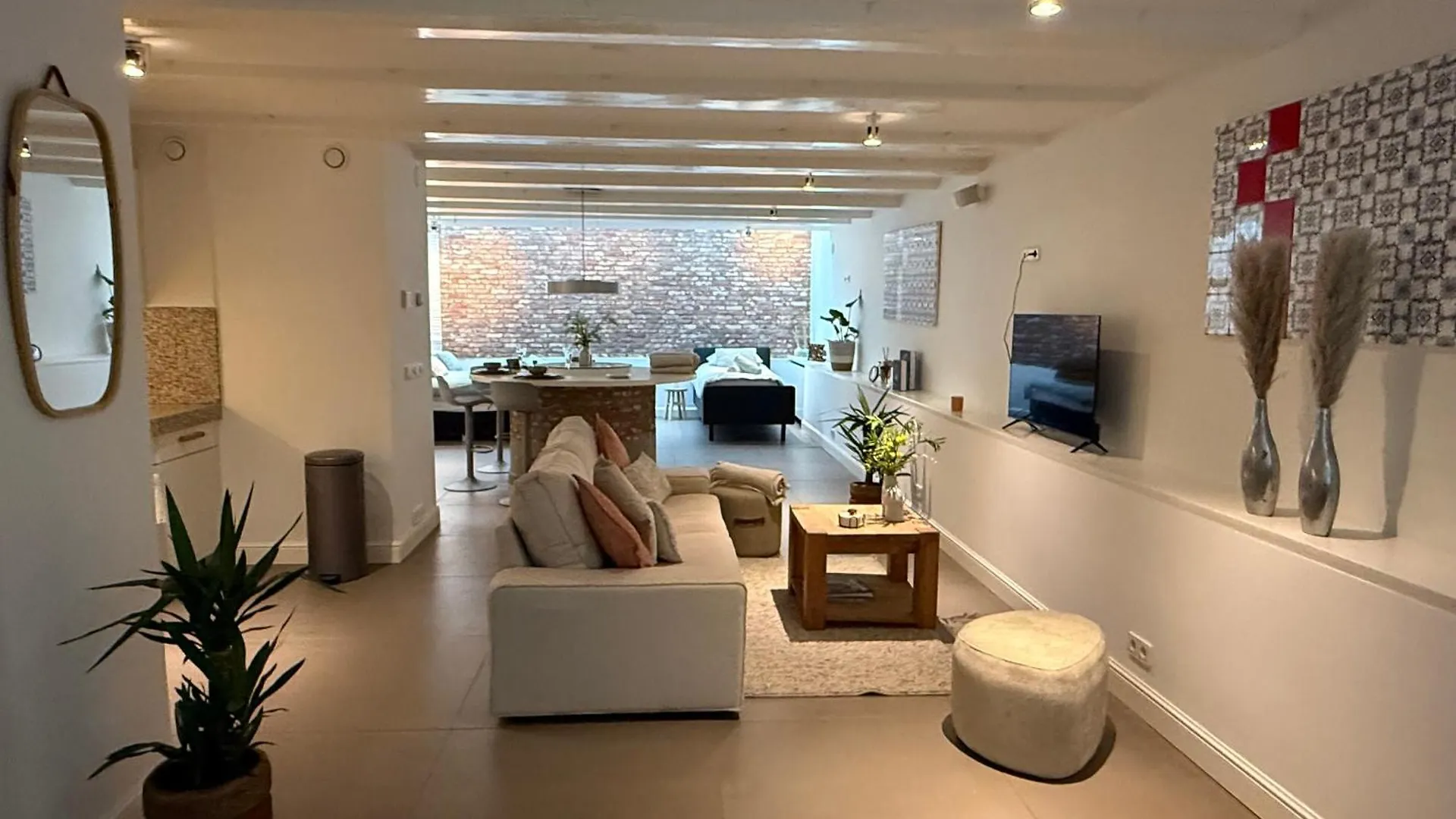 Elegant Canal-Side Apartment In Heart Of Amsterdam Netherlands